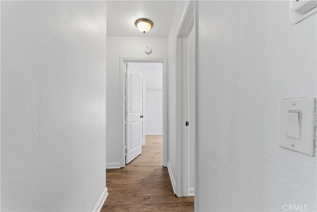 https://media.crmls.org/medias/802bd84b-f5bf-41a3-9f3b-00da06eaccd3.jpg?preset=X-Large