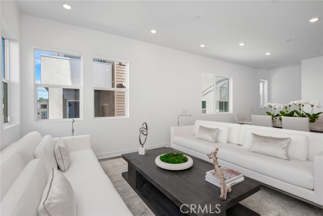 Detail Gallery Image 13 of 38 For 27225 Cranmore #101,  Valencia,  CA 91381 - 3 Beds | 3/1 Baths