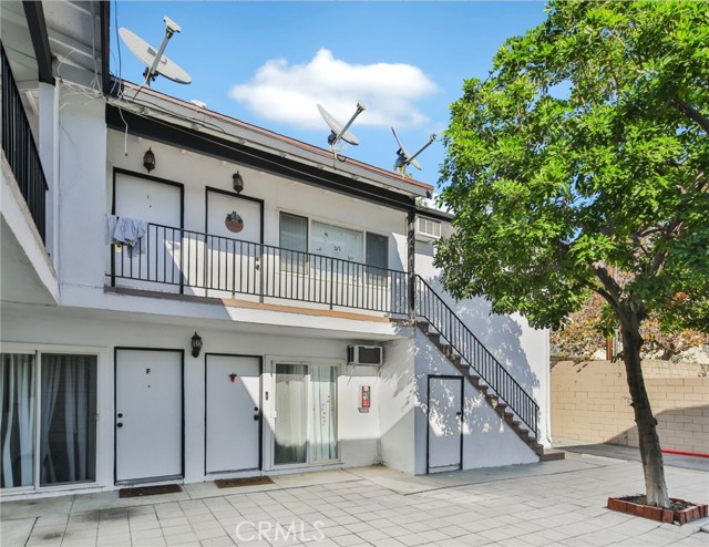 1425 W Stoneridge Court, Ontario CA: https://media.crmls.org/medias/802cad61-895c-4a7e-b10f-adc2b84c4c73.jpg