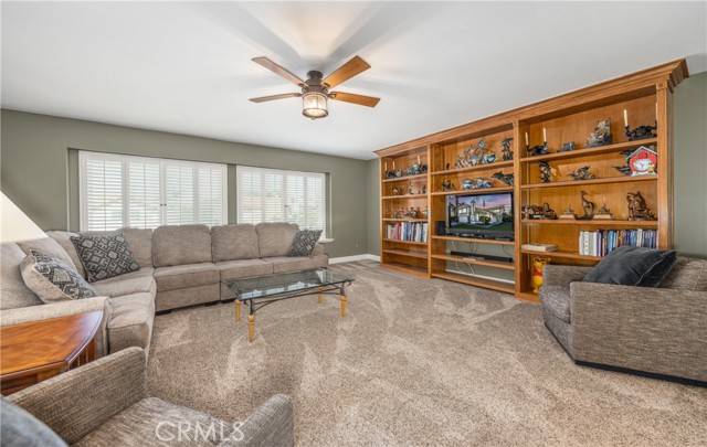 21992 Hoi Circle, Lake Forest CA: https://media.crmls.org/medias/802cf60f-871b-44cf-abf6-e2d68a973e5f.jpg