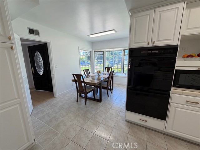 Detail Gallery Image 8 of 19 For 9660 Vanalden, Northridge,  CA 91324 - 5 Beds | 5 Baths