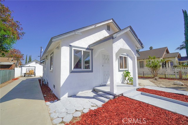 Image 2 for 705 Harris St, Corona, CA 92882