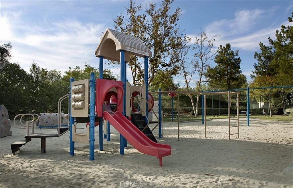 https://media.crmls.org/medias/80316d2f-2f04-4a57-b0d3-ad8005da918f.jpg?preset=X-Large