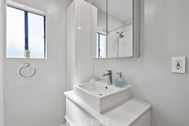 2920 Fairmount Avenue, La Crescenta CA: https://media.crmls.org/medias/80327168-af39-4c3e-972a-306fa343a4ff.jpg