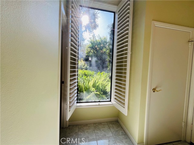 Detail Gallery Image 7 of 27 For 21801 Burbank #83,  Woodland Hills,  CA 91367 - 4 Beds | 3 Baths