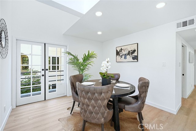 Detail Gallery Image 16 of 29 For 11601 Montana Ave #7,  Los Angeles,  CA 90049 - 2 Beds | 3 Baths