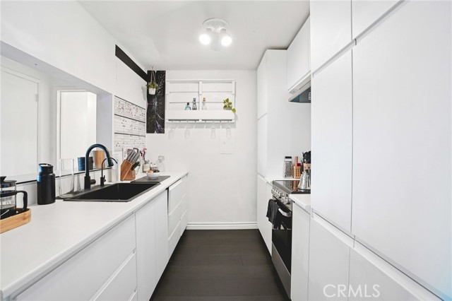 Detail Gallery Image 5 of 19 For 5460 White Oak #C315,  Encino,  CA 91316 - 2 Beds | 2 Baths