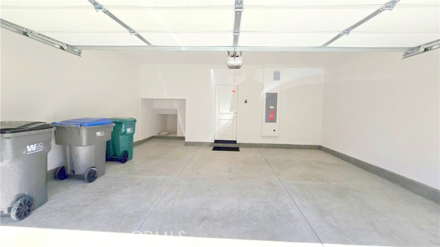 3942 Lavine Way, Corona CA: https://media.crmls.org/medias/8036ea99-2c3c-4e70-b4cf-954e26f43df6.jpg