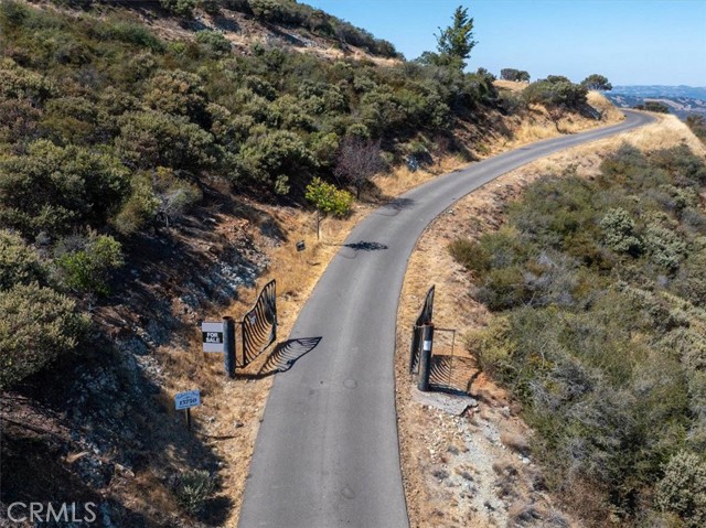Detail Gallery Image 6 of 48 For 13750 Falcon Road, Atascadero,  CA 93422 - 3 Beds | 2/1 Baths