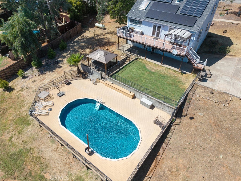 https://media.crmls.org/medias/8037eec7-646e-45fc-9bd8-a2f88d2a427a.jpg?preset=X-Large