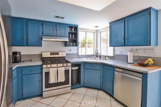 Detail Gallery Image 12 of 70 For 25981 Joanne Dr, Hemet,  CA 92544 - 4 Beds | 2/1 Baths