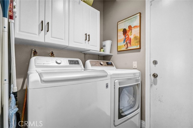 1 Deerwood W, Irvine CA: https://media.crmls.org/medias/8038859a-e210-4d12-87ca-0f14beddb49b.jpg
