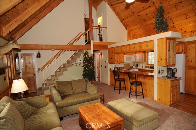 783 Thrush Drive, Big Bear Lake CA: https://media.crmls.org/medias/8039d0f7-c1bc-4e6a-ac67-da08f05c3156.jpg