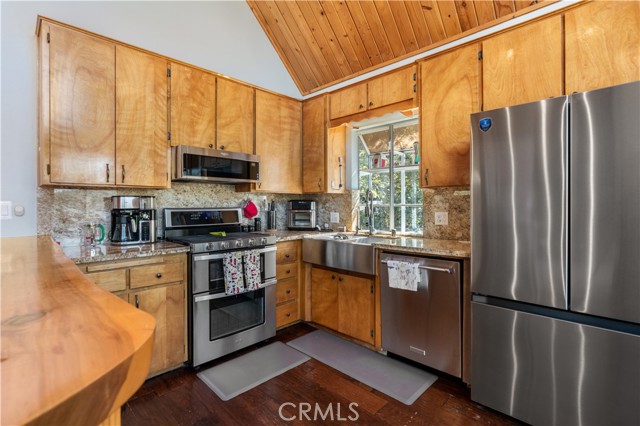1372 Sequoia, Lake Arrowhead, CA 92352