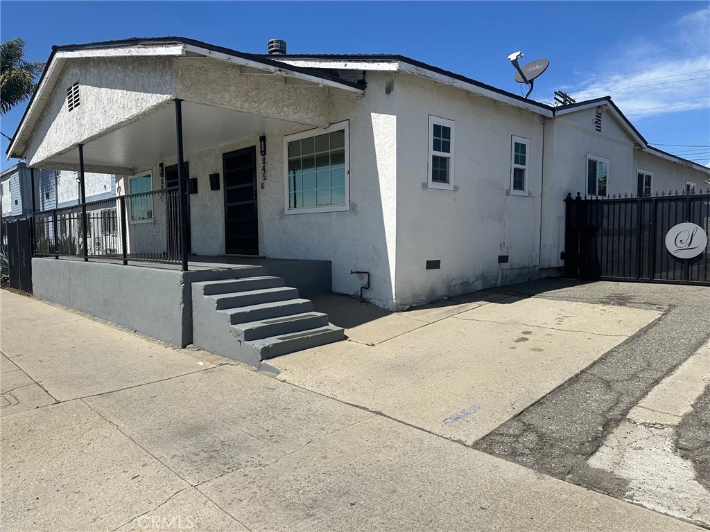 843 E Imperial