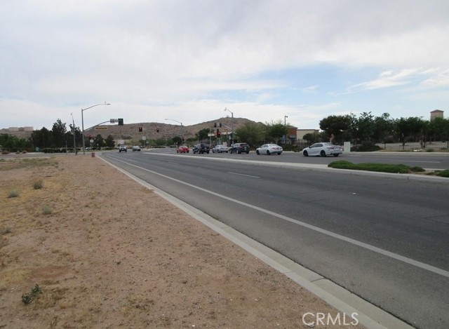 15001 Bass Hill Road, Apple Valley CA: https://media.crmls.org/medias/803b0ee7-4693-4439-a3c3-8d925e60b699.jpg
