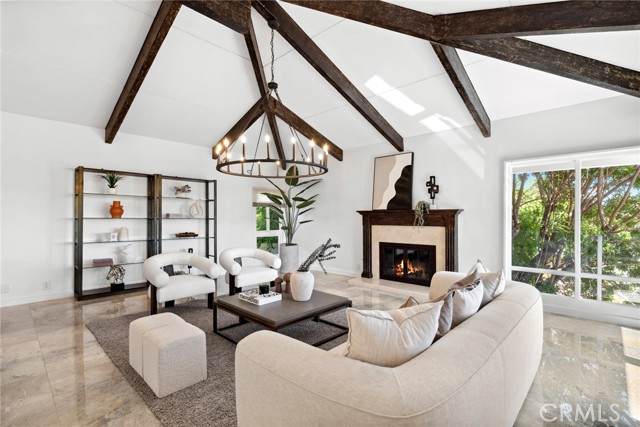 10255 Overhill Drive, Santa Ana CA: https://media.crmls.org/medias/803bb145-3744-4d35-8b44-1d5d9a4652d3.jpg