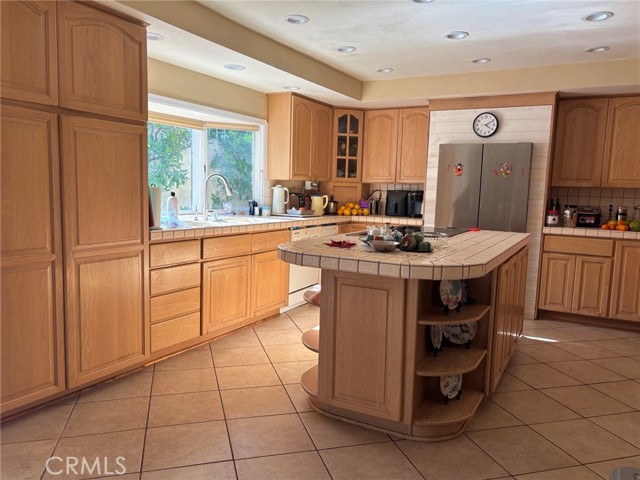 Detail Gallery Image 8 of 28 For 715 N Lariat, Long Beach,  CA 90815 - 3 Beds | 3 Baths