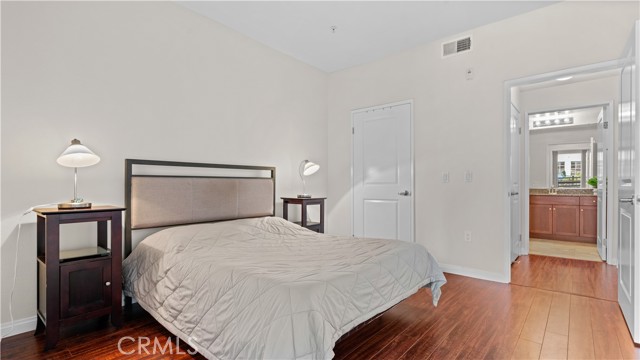2123 Scholarship, Irvine CA: https://media.crmls.org/medias/803bd245-3c49-4bdd-bcb6-5bb945b9a779.jpg
