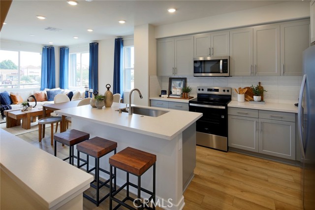 Detail Gallery Image 6 of 24 For 3514 Van Buren Bld, Riverside,  CA 92503 - 4 Beds | 4 Baths