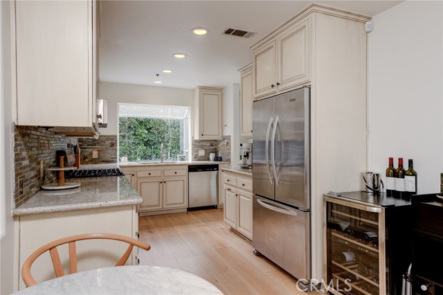 Detail Gallery Image 21 of 42 For 1924 Ruhland Ave #B,  Redondo Beach,  CA 90278 - 3 Beds | 2/1 Baths