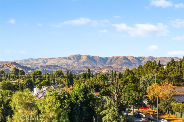 9425 Gierson Avenue, Chatsworth CA: https://media.crmls.org/medias/803df5ad-481c-4249-8756-8808f2f192ca.jpg