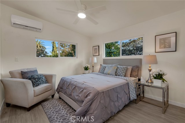 1048 Dexter Street, Los Angeles CA: https://media.crmls.org/medias/803e111a-a383-46d4-b6c5-10a9a4200f75.jpg