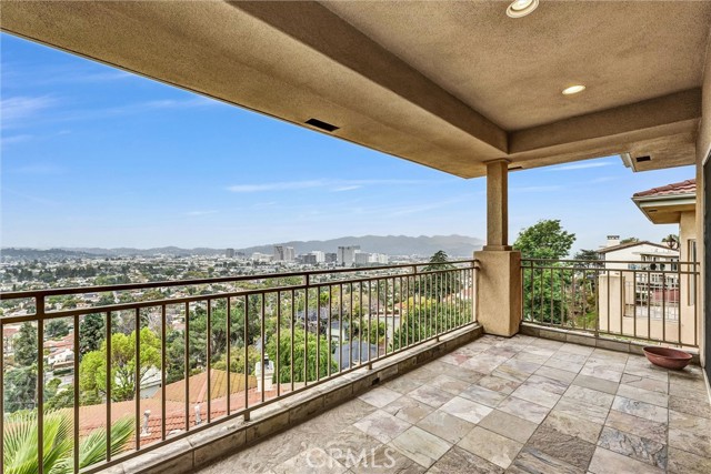 Detail Gallery Image 17 of 43 For 876 Harrington, Glendale,  CA 91207 - 4 Beds | 4 Baths