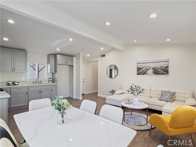 Detail Gallery Image 13 of 45 For 15801 Chatsworth, Granada Hills,  CA 91344 - 7 Beds | 4 Baths