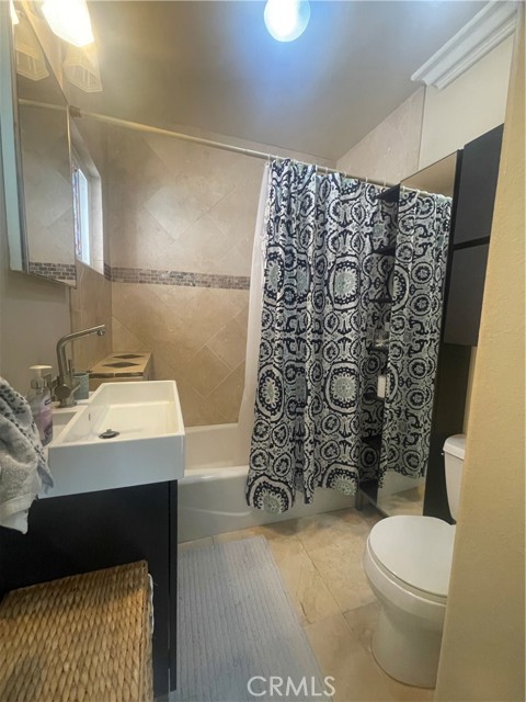 Detail Gallery Image 10 of 21 For 1062 E 2nd, Long Beach,  CA 90802 - 2 Beds | 2 Baths