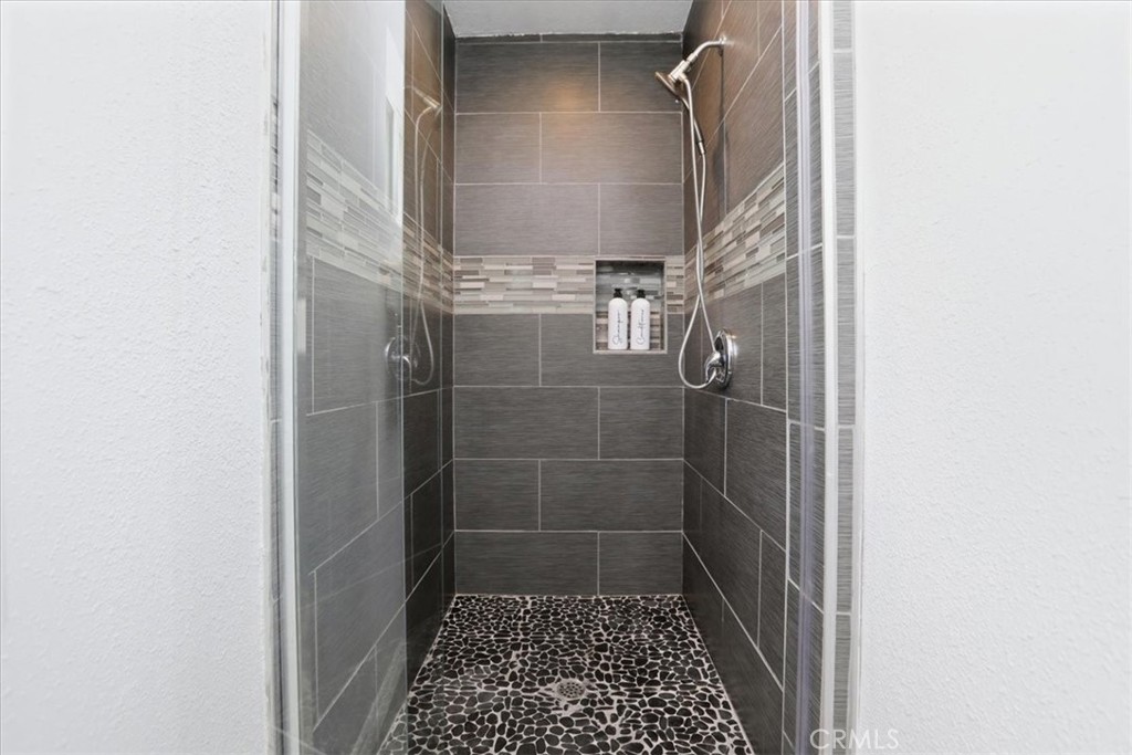 https://media.crmls.org/medias/804493b9-f3e5-4be6-b2a7-6a2a33df82d3.jpg?preset=X-Large