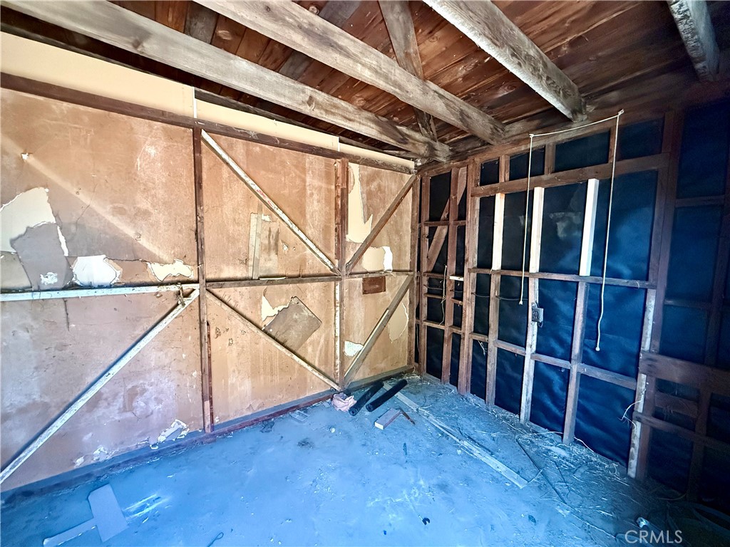 https://media.crmls.org/medias/804557db-2a47-4ec2-9403-029c5a00f37b.jpg?preset=X-Large