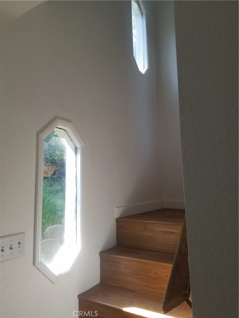 https://media.crmls.org/medias/8045ca0e-c1e0-4085-a574-e30f06bb06ed.jpg?preset=X-Large