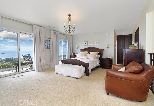 Huge master suite with gorgeous ocean/Catalina and sunset views!