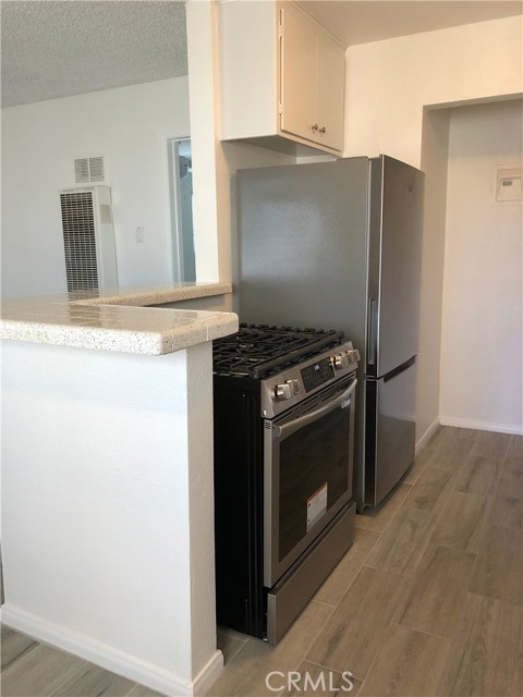 Detail Gallery Image 8 of 14 For 409 California St #1,  Huntington Beach,  CA 92648 - 1 Beds | 1 Baths