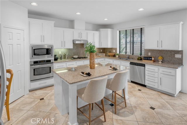 33736 Emerald Creek Court, Temecula CA: https://media.crmls.org/medias/8048e962-3280-4960-8935-295cd29980e6.jpg