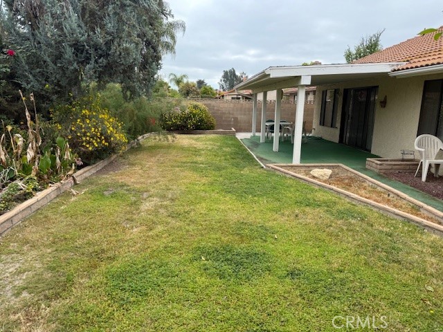2186 Redwood Drive, Hemet CA: https://media.crmls.org/medias/80498310-3f9e-4fa7-9e45-5b12f55254bd.jpg
