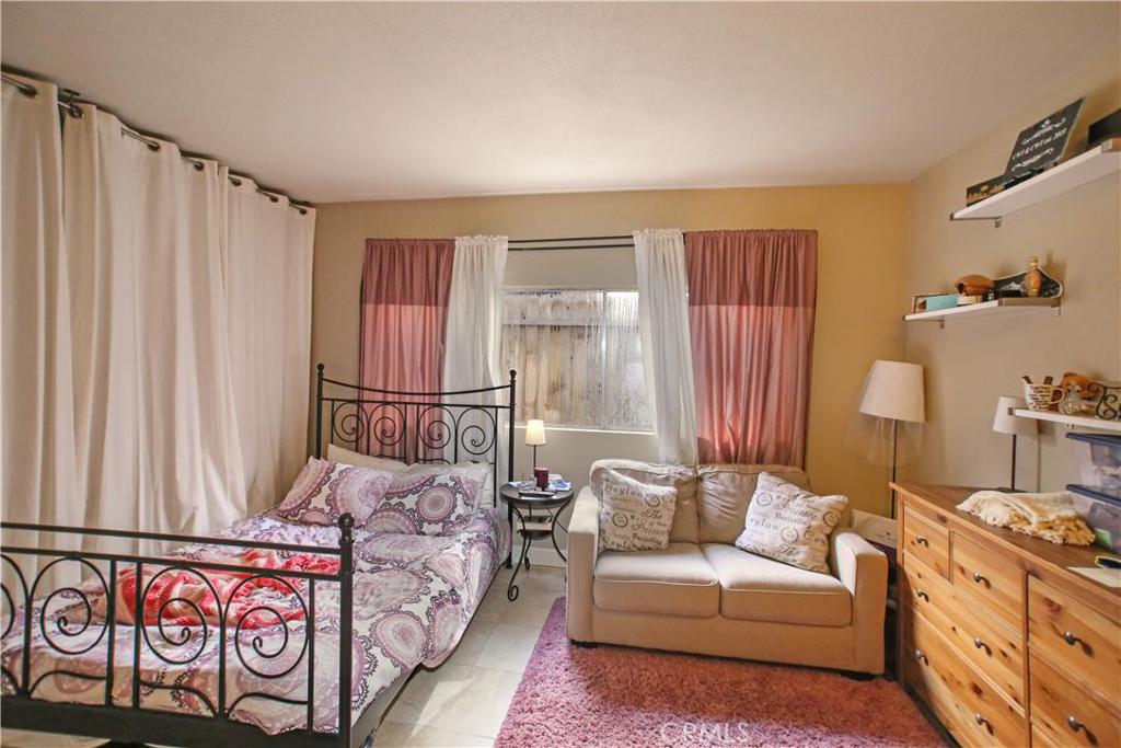 MLS #OC25185346 img 3