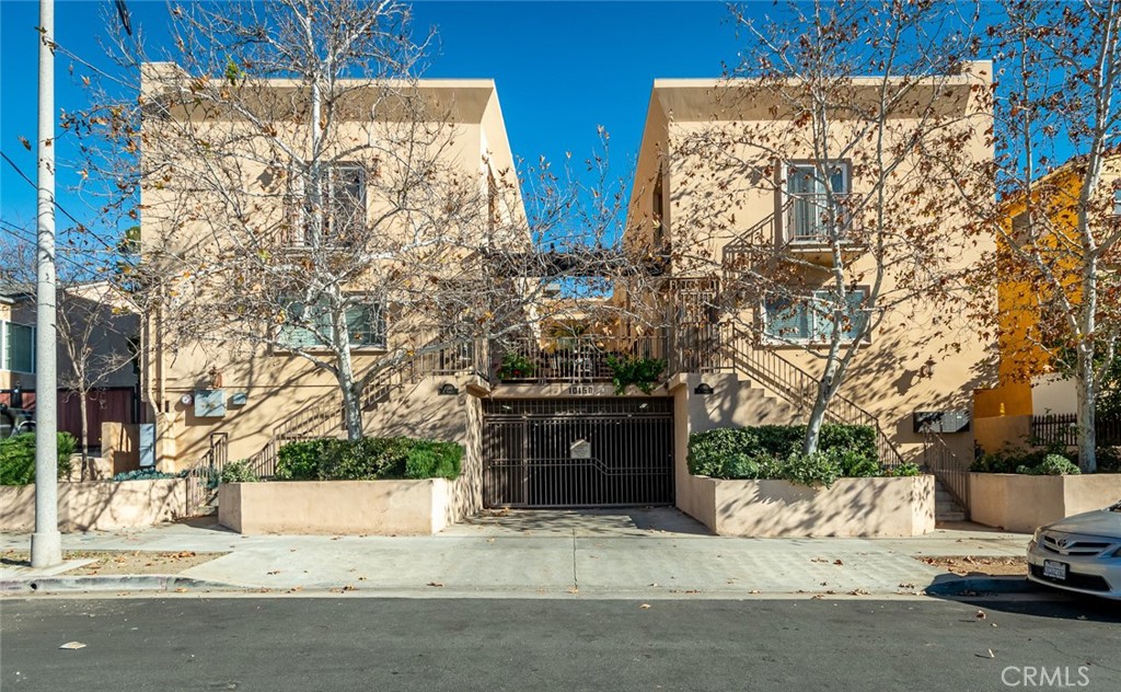 10160 Fernglen Avenue #7