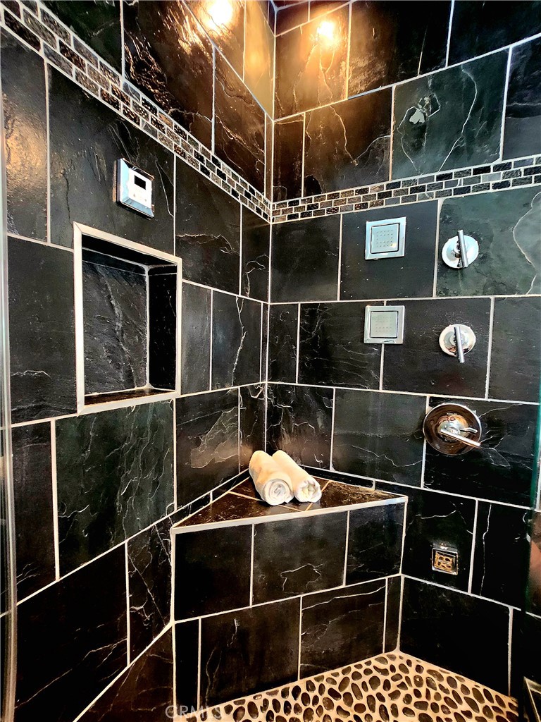 https://media.crmls.org/medias/804b8ee5-d9fb-4090-b742-aed5b1ff149f.jpg?preset=X-Large