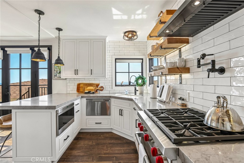 https://media.crmls.org/medias/804ce494-8874-41f7-bb19-19175c32bccb.jpg?preset=X-Large