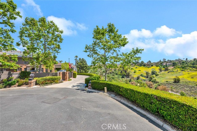 10302 Broadview Place, North Tustin CA: https://media.crmls.org/medias/804d0e2c-bf28-438e-a1b5-c41715959387.jpg