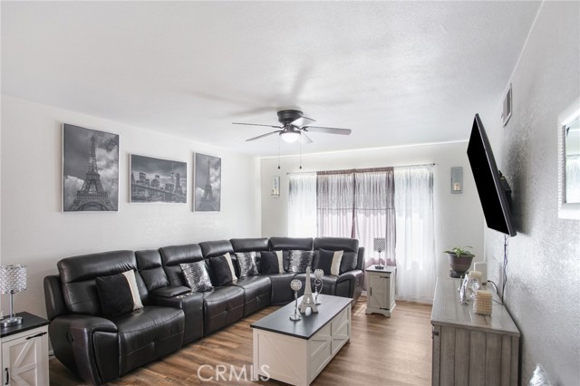 372 Terri Drive, Atwater CA: https://media.crmls.org/medias/804d1b10-8732-41a3-88e4-57a12195c669.jpg