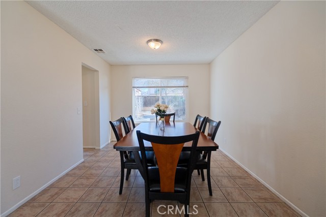 Detail Gallery Image 3 of 21 For 16736 Secretariat Drive, Moreno Valley,  CA 92551 - 4 Beds | 2/1 Baths