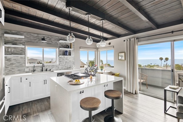 284 Chiquita Street, Laguna Beach CA: https://media.crmls.org/medias/804e3ba5-addc-470e-ac7f-12de9b210352.jpg