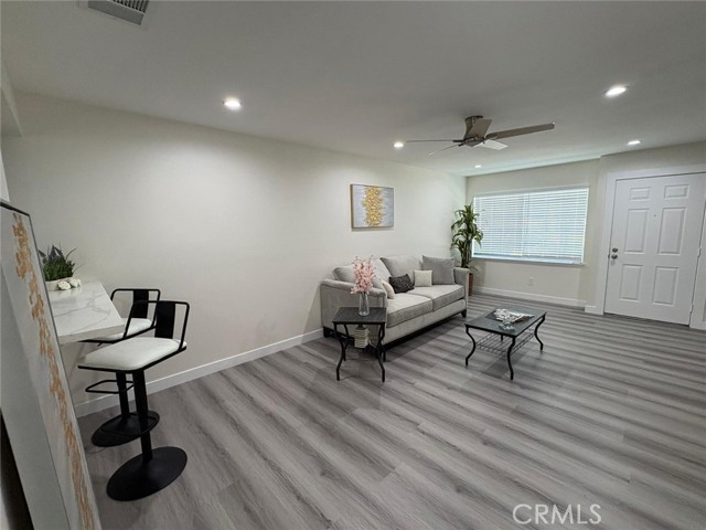 Detail Gallery Image 2 of 16 For 810 W Compton Blvd #9,  Compton,  CA 90220 - 2 Beds | 1/1 Baths