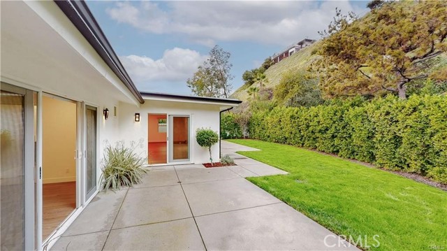 Detail Gallery Image 47 of 50 For 3119 Mesa Verde Dr, Burbank,  CA 91504 - 4 Beds | 3 Baths