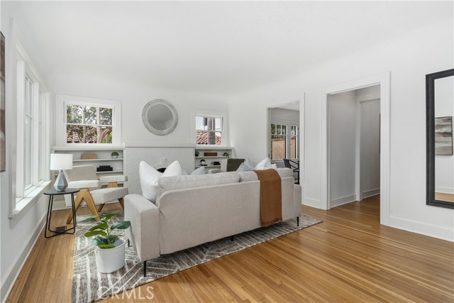 Detail Gallery Image 7 of 35 For 261 Granada Ave, Long Beach,  CA 90803 - 4 Beds | 2/1 Baths