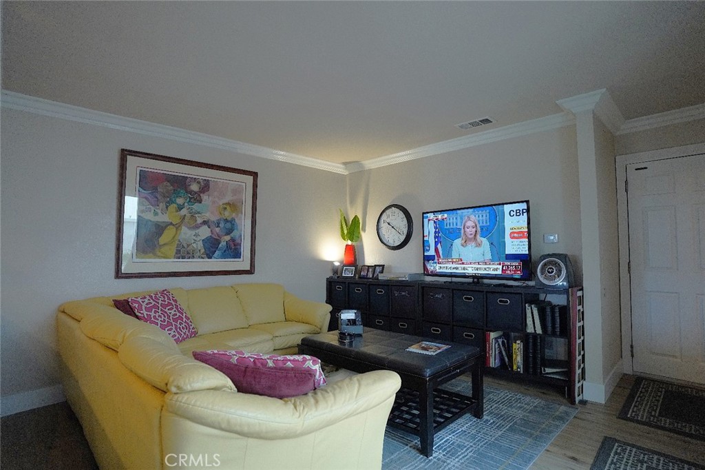 MLS #OC25051558 img 2