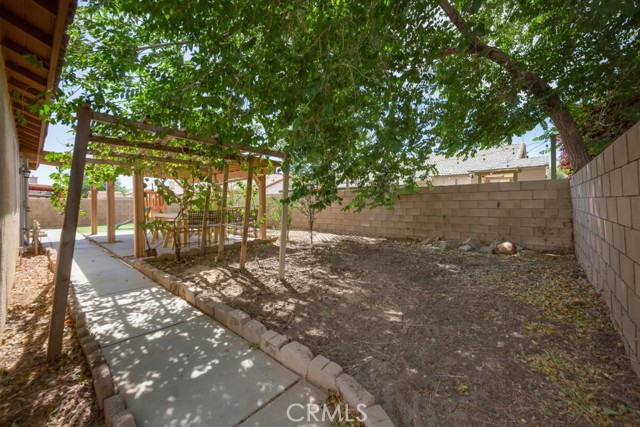 1250 W Avenue H7, Lancaster CA: https://media.crmls.org/medias/804f9eec-1fcc-46c0-be75-f783fac29cbb.jpg